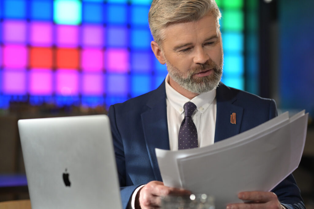 How do you distribute an extraordinary dividend in an ApS in 2023?